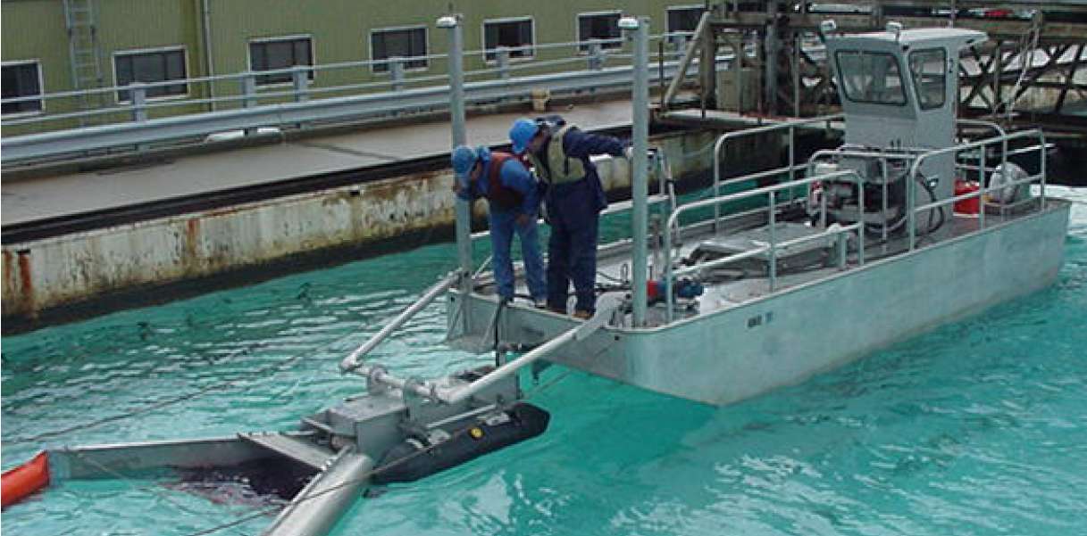 8.2米铝合金浮油回收船